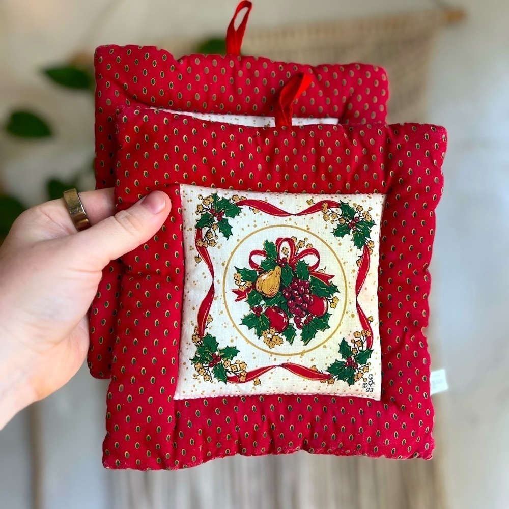Vintage 7x7 Christmas Potholders Set of 2 – Quilted Holiday Kitchen Decor